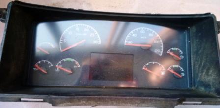 Панель приборов длПанель приборов автомобиля VOLVO 0543470-P28